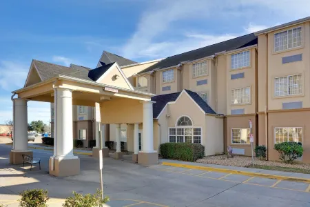 Microtel Inn & Suites by Wyndham Scott Lafayette Отели в г. Скотт