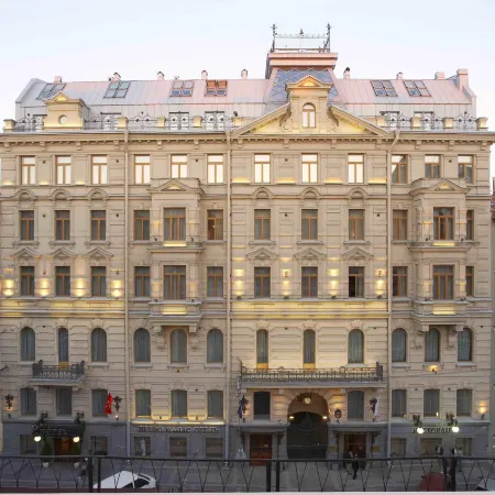 Petro Palace (Петро Палас) Отели рядом с достопримечательностью «Государственный Музей Эрмитаж»