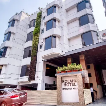 Roland Hotel Отели рядом с достопримечательностью «Консульство США»