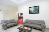 RedDoorz Plus near Siloam Karawaci Hotels in Curug
