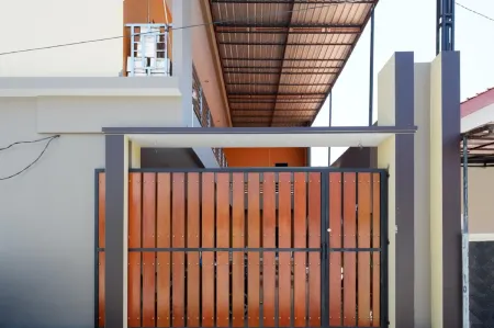 RedDoorz Syariah Near Stasiun Tegal Отели рядом с достопримечательностью «Tek Hay Kiong Temple»