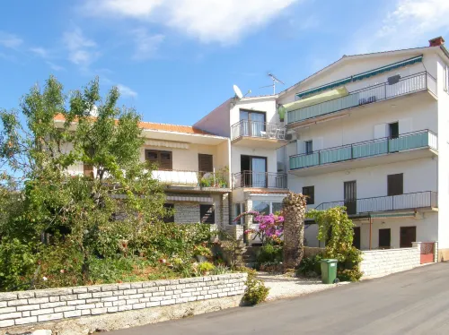 Apartment Mira