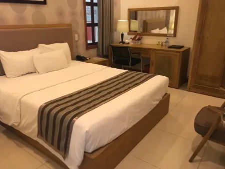 Elegant Hotel Отели в г. P. Hoa Lu