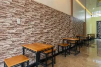 RedDoorz Plus near Ramayana Pematangsiantar Hotel di Siantar Timur