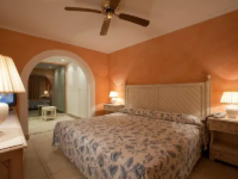 ロイヤル ソン ボウ ファミリー クラブ アライオルのホテル