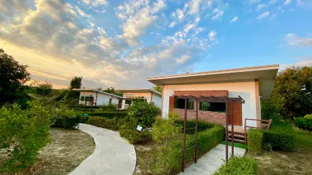 Ina Boutique Home NAN Отели рядом с достопримечательностью «Wat Tha NAO»