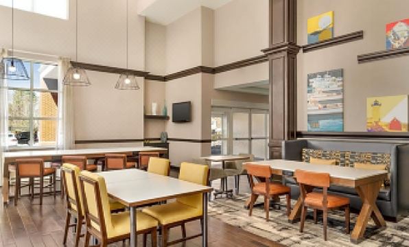 2. 햄프턴 인 & ..