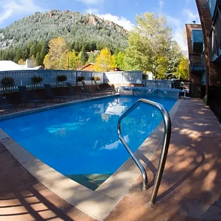 Shadow Mountain Lodge