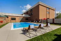Best Western Plus Wooster Hotel  Conference Center - Pools