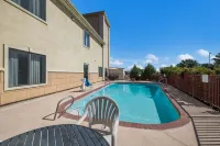 Quality Inn and Suites Terrell - Swimmingpools