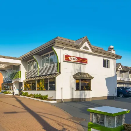SureStay Hotel by Best Western North Vancouver Capilano Отели рядом с достопримечательностью «Стэнли Парк»