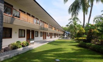 LONDON BEACH RESORT AND HOTEL - Housity