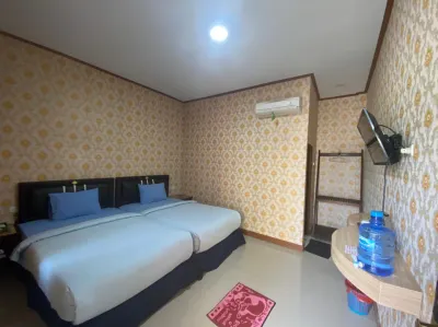 Hotel & Villa Gunung Jempol Hotels near yy