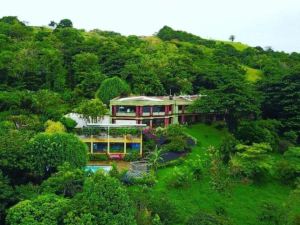 Lake Arenal Brewery & Hotel