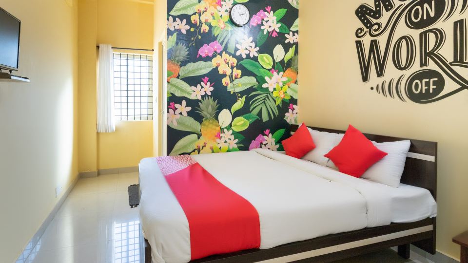 OYO 70266 Sri Guru Residency