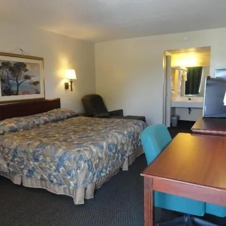 Red Carpet Inn (Formerly Royal Inn)