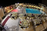 Platinum Hotel - Pools