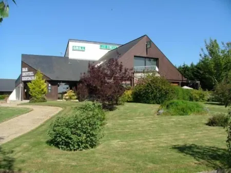 Les Dineux Village Отели в г. Плетан