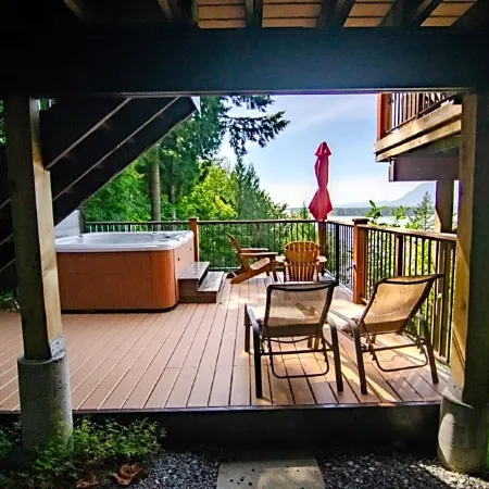 The Fraser River's Edge B&B Lodge