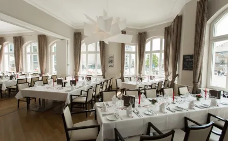 Steigenberger Hotel Bielefelder Hof Отели рядом с достопримечательностью «Билефельдский университет»