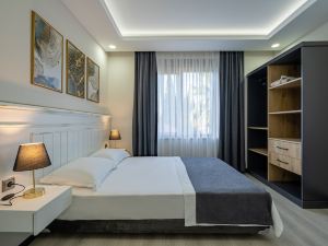 Eluxio Suite Hotel