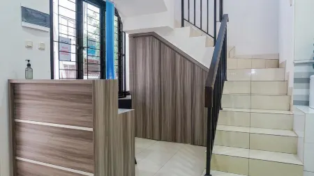 Rukost Columbus Отели рядом с достопримечательностью «Masjid Baiturrohim Pindo Deli 2»