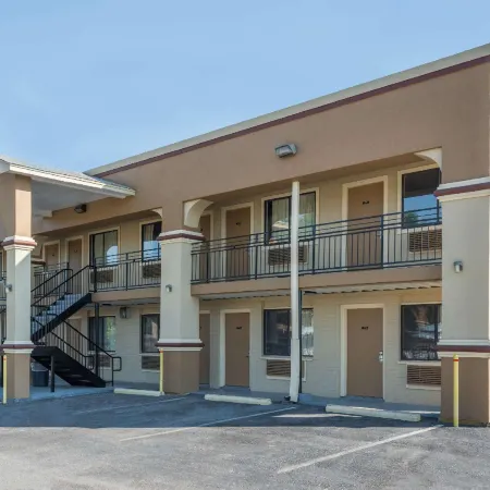 Days Inn by Wyndham San Marcos