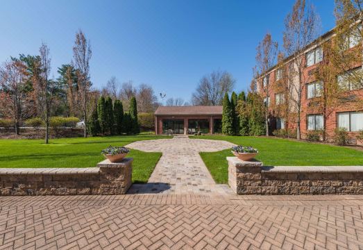 2. 홀리데이 인 익..