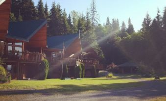 Yellow Cedar Lodge - Housity