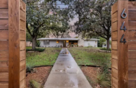 Luxury Lakefront Oasis with Boat Dock-Firepit