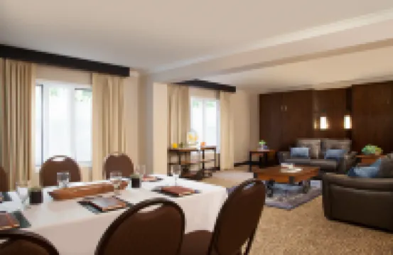 เดอะเลคฟรอนท์ แองคอริจ