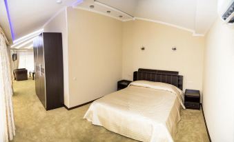 Uragi Hotel - Housity