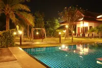 วอเตอร์ไซด์ รีสอร์ท - รีสอร์ท