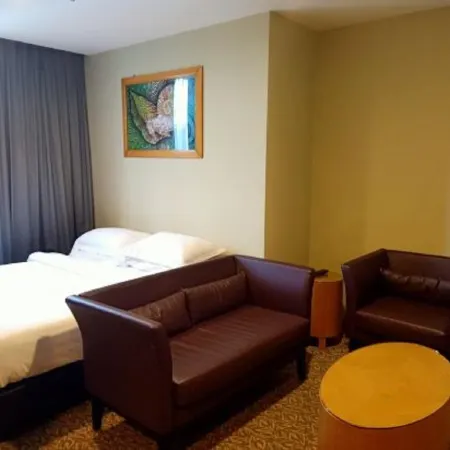 Kinabalu Daya Hotel at Gaya Street Отели рядом с достопримечательностью «Часовая Башня Аткинсон»