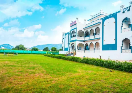 Siddarth Resort - Mountain View with Pool