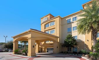 La Quinta Inn & Suites by Wyndham Houston Bush Intl Airpt E