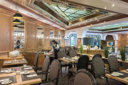 Maritim Hotel Bonn Отели рядом с достопримечательностью «Музей арифметики»