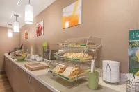 Quality Inn & Suites Downtown - Завтрак