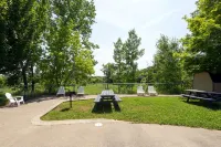 Super 8 by Wyndham White River Junction