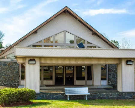 Econo Lodge Inn & Suites Colonie Center Mall