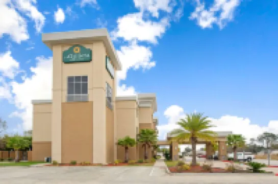 La Quinta Inn & Suites by Wyndham Lake Charles - Westlake Hotels in 