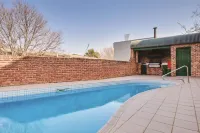 Adina Serviced Apartments Canberra Kingston - Rooftop Pools