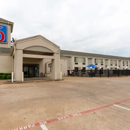 Motel 6-Dallas, TX - Northeast Отели рядом с достопримечательностью «Парк Уайт Рок Лейк»
