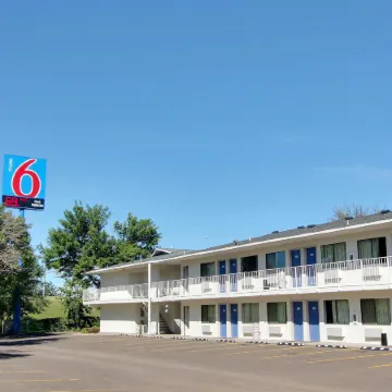 Motel 6 Bismarck, ND