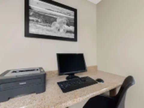 Super 8 by Wyndham Pierre SD Hotels in Pierre