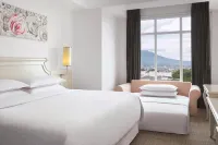 Four Points by Sheraton Bandung Hotels near Passion Factory Outlet