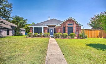 Family-Friendly Rowlett Home 23 Mi to Dallas