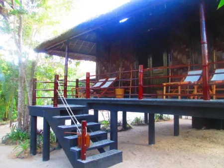 Whale Island Resort Отели в г. Hoang Su Phi