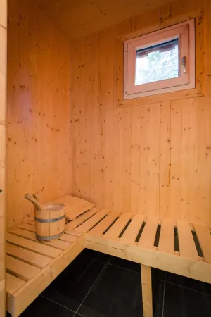 # 25 Mit Sauna Und Sprudelbad Innen