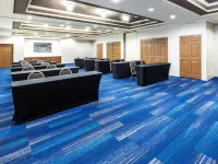 Holiday Inn Express & Suites HOUSTON SPACE CTR - CLEAR LAKE by IHG Hotels in Webster